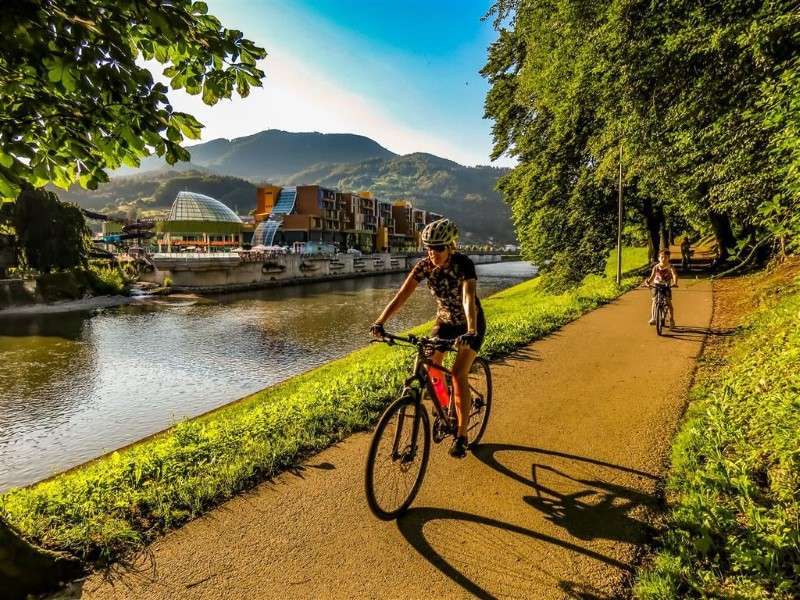 Отель Thermana Laško и река Савинья